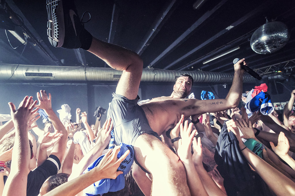 marteria-cassiopeia2017-crowdsurfing.jpg