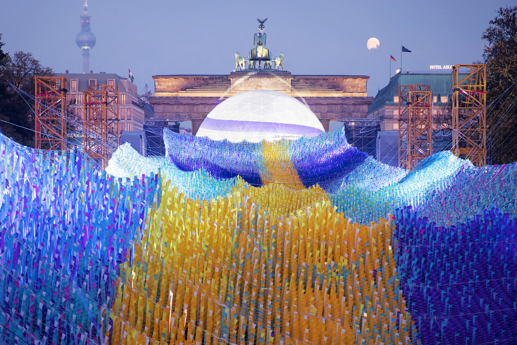 Installation "Visions in Motion" zum 30-j?hrigen Jubil?um des Mauerfalls am Brandenburger Tor in Berlin am 10.11.2019.